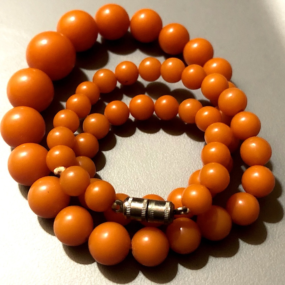 🧡Bright Orange Bakelite Graduated Bead Necklace🧡